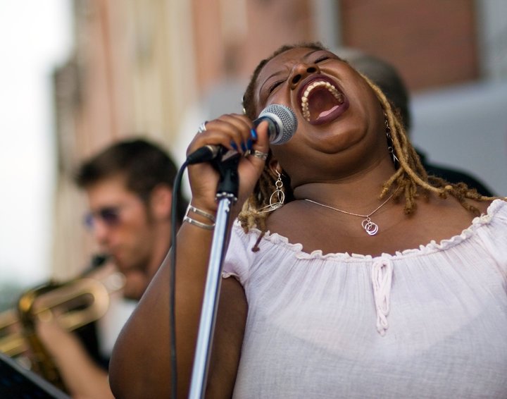 Carolyn Thompson performing